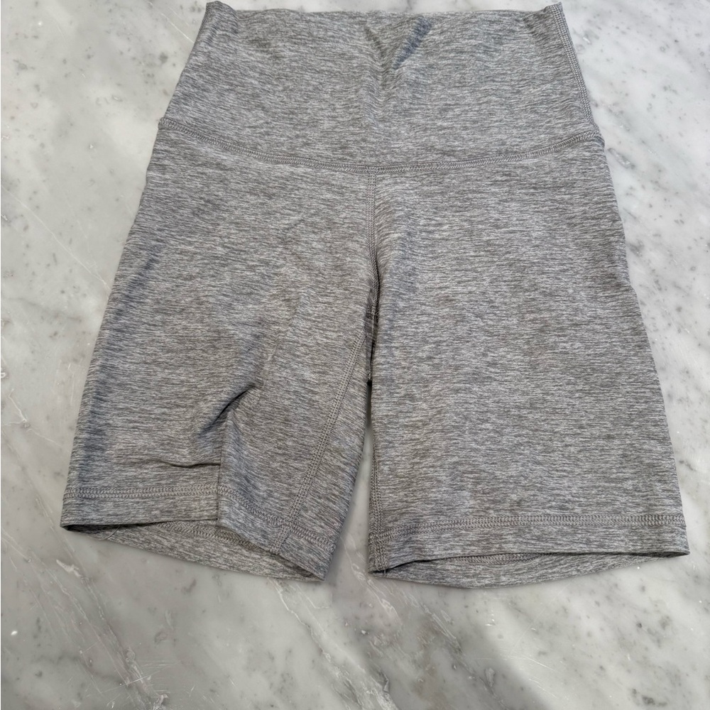 Aritzia TNA heather grey bike shorts 7” in size XS